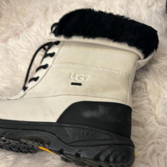 UGG Men's Butte Waterproof Leather Snow Boot, White/Black, Size 11 - Picture 6 of 9